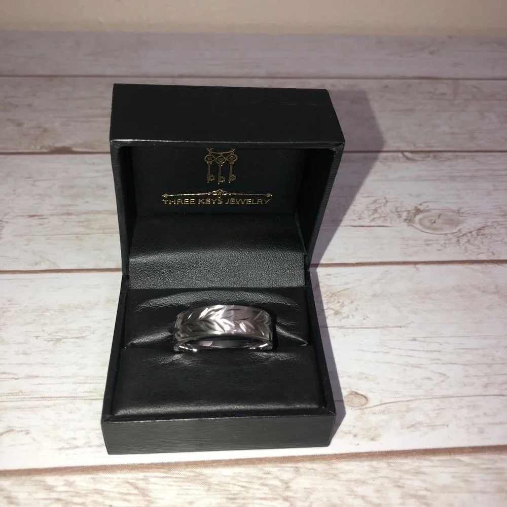 NIB THREE KEYS JEWELRY Engraved Leaves Band Ring